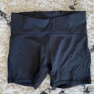lululemon train times shorts 6" size 12